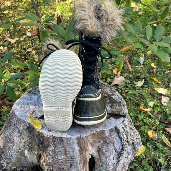 Sorel 'Joan of Arctic" faux fur waterproof snow boot, black suede, size 8 - Picture 4 of 6